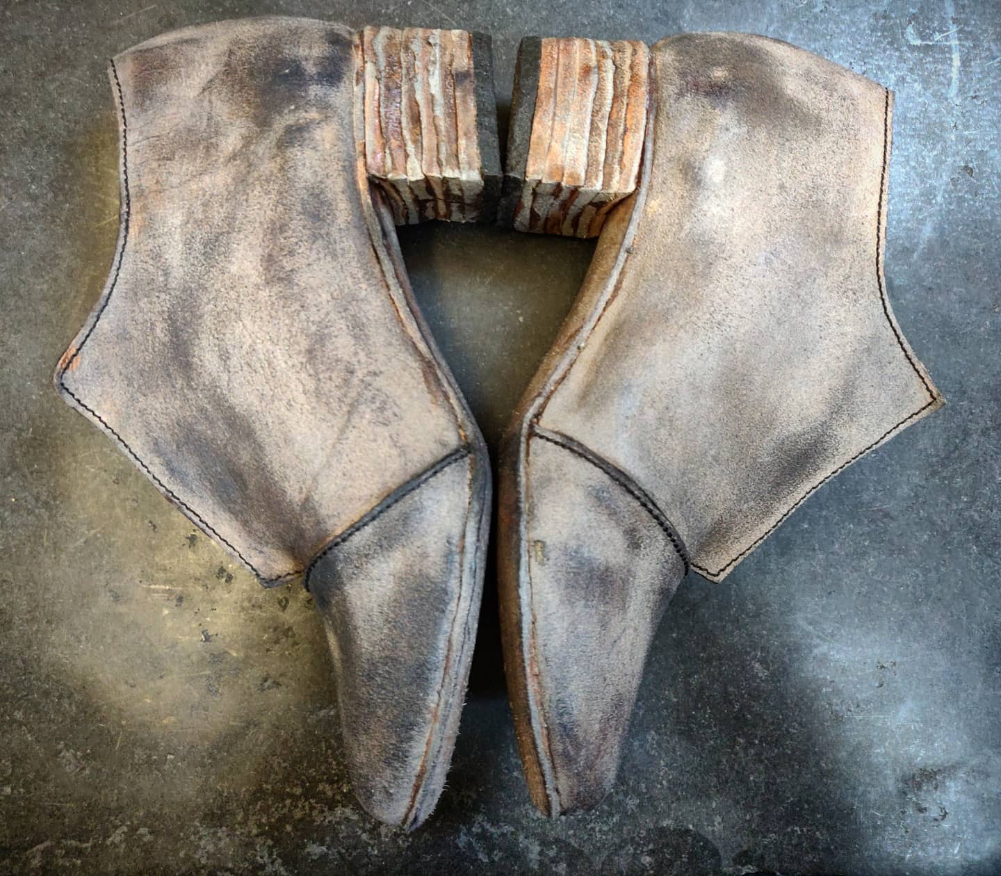 Boots heel to heel. Due to their shape and being slightly just under the ankle they can be stilled with both dresses and pants, but they are meant for everyday wear and comfort 