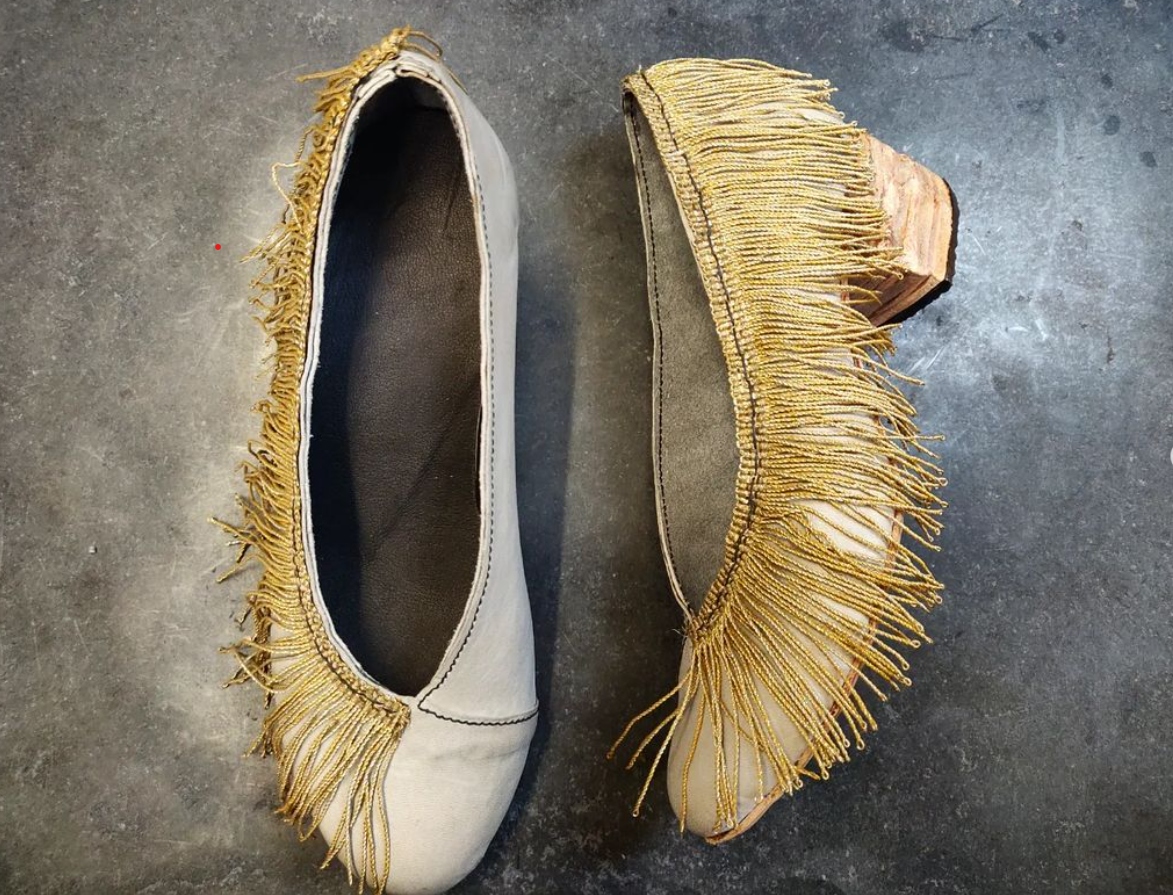 Asymmetrical pumps with tassels on the outside and a 5cm heel. The uppers are in soft grey leather and the tassels are French antique with gold grey hues and a metallic shine